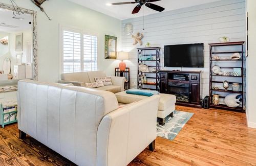 San Luis House | Serenity By The Sea: 4-Star Family-Friendly Retreat