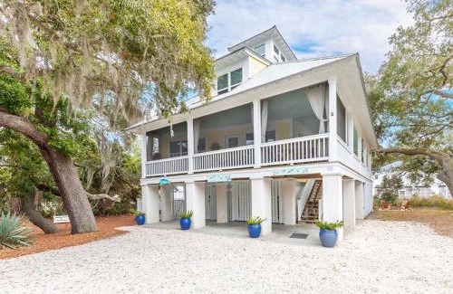 Tybee Island House | Discover Serenity By The Sea: Pet-Friendly Beach Retreat
