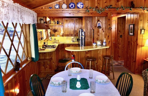 Fern Valley Cabin | Relaxing Serenity Cabin: 2 Bedroom Retreat Near Trails