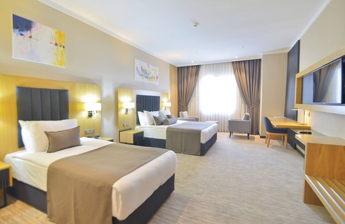 Mahmutbey Hotel | Discover Serenity Comfort Hotel with Pool and Spa Amenities