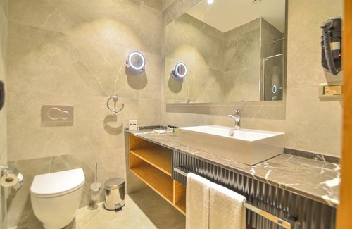 Mahmutbey Hotel | Discover Serenity Comfort Hotel with Pool and Spa Amenities
