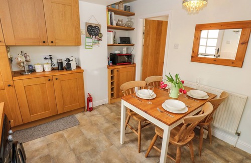 Oxenhope House | SERENITY COTTAGE, character holiday cottage in Oxenhope