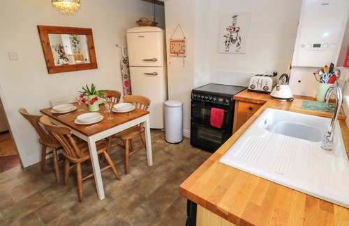 Oxenhope House | SERENITY COTTAGE, character holiday cottage in Oxenhope