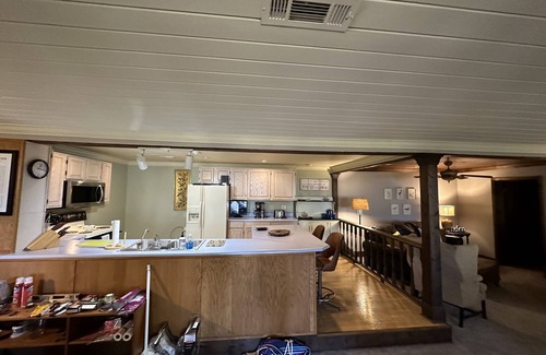 Scottsboro House | Idyllic Serenity Cove: Waterfront Retreat with Kayaks & Fire Pit