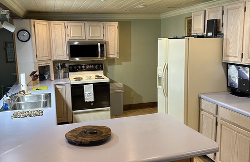 Scottsboro House | Idyllic Serenity Cove: Waterfront Retreat with Kayaks & Fire Pit