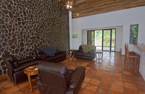 La Fortuna House | Serenity House: Private Pool & Volcano View Retreat