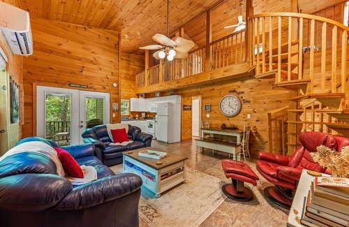 Fort Payne Cabin | Enchanted Treehouse Retreat with Trails and Cozy Fire Pit