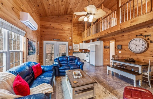 Fort Payne Cabin | Enchanted Treehouse Retreat with Trails and Cozy Fire Pit