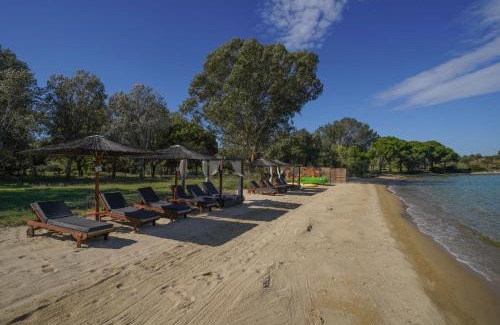 Sithonia House | Beachfront Serenity Estate: 4-Star Oasis with Hot Tub