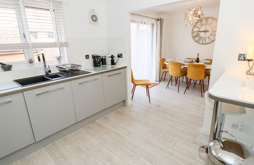 Freshwater Cottage | Tranquil Oceanfront Haven with Breakfast & Family Amenities