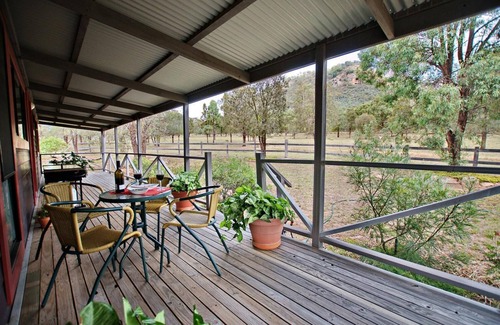 Fordwich Cottage | Inviting Serenity Grove: Family-Friendly with Breakfast & Kitchen