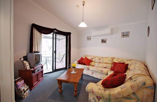 Fordwich Cottage | Peaceful Retreat at Serenity Grove - Frantoio, Child Friendly