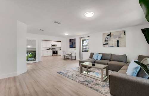 Westgate House | Experience Serenity Haven: Pet-Friendly with Breakfast & Kitchen