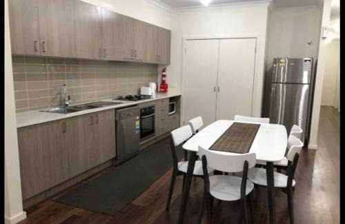 Pakenham Apartment | Serenity Home 7 by Hiverooms