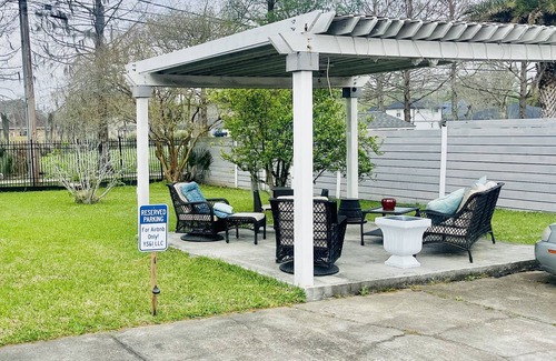 LaPlace Apartment | Welcoming Serenity Home: Family-Friendly Stay with Breakfast