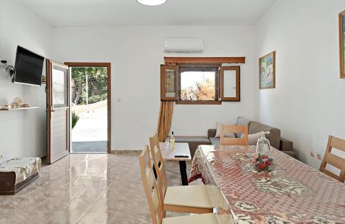 Zia House | Experience Serenity House: 4-Star Family-Friendly Retreat
