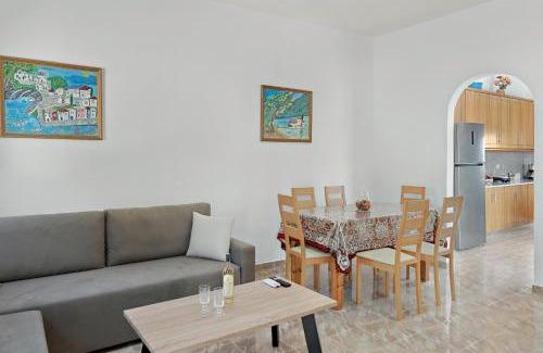 Zia House | Experience Serenity House: 4-Star Family-Friendly Retreat