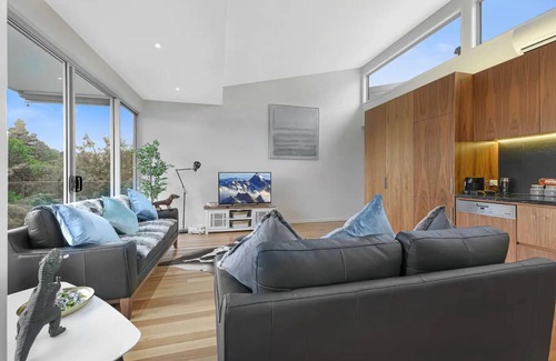 Maleny Villa | Pet-Friendly Serenity in Central Maleny - Rated 10/10