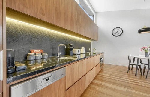 Maleny Villa | Pet-Friendly Serenity in Central Maleny - Rated 10/10