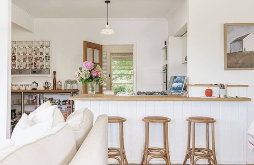 Red Hill South House | Experience Serenity at Red Hill Winery with Family Amenities