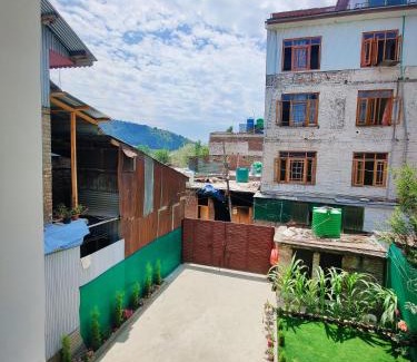 Srinagar House | Pet and Child Friendly Serenity Inn: Guest Rated 9.8