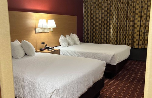 Sweetwater Hotel | Welcoming Serenity Inn: Family-Friendly with Breakfast Included