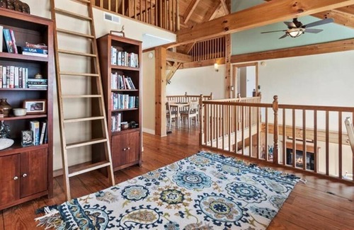Livingston House | "Serenity" Lakefront Cabin at Lake Anna