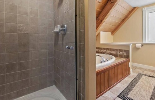 Livingston House | "Serenity" Lakefront Cabin at Lake Anna