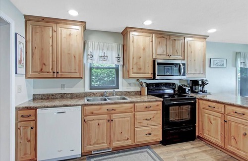 Lakeview House | Lakefront Retreat on Techumseh Island - Pet Friendly & Scenic