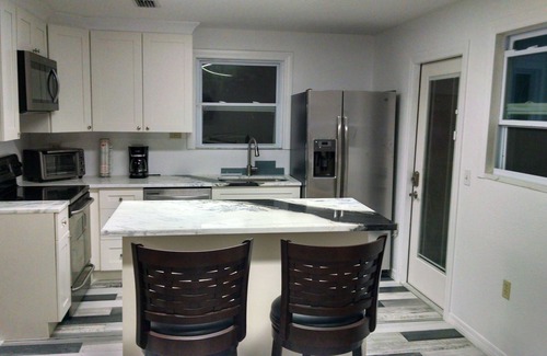 Timberlane Woodlake House | Experience Serenity LakeHouse: Top-Rated Views & Spa