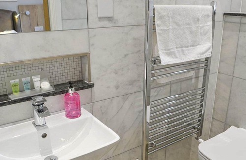 Otterburn Cabin | Top-Rated Serenity Lodge Otterburn: Pet-Friendly Retreat