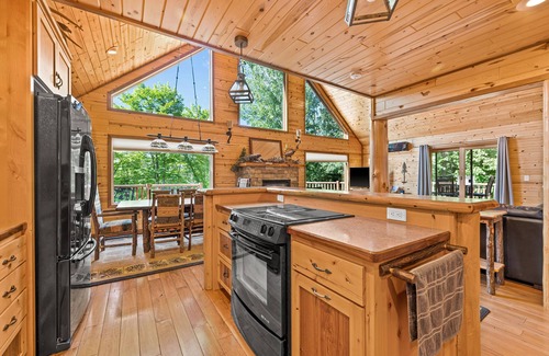 Duluth House | Peaceful Serenity Lodging - Family-Friendly Home Near Downtown