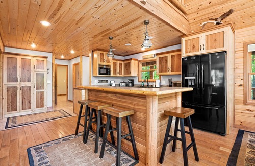 Duluth House | Peaceful Serenity Lodging - Family-Friendly Home Near Downtown