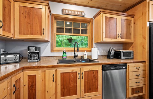 Duluth House | Peaceful Serenity Lodging - Family-Friendly Home Near Downtown
