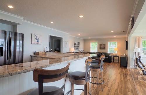 Mayhew House | Lakefront Serenity Now by SoCharm | Guest Rated 9.8/10!