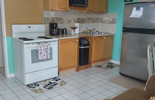Cotton Tree Bay Apartment | Beachside Bliss: One-Bed Apartment Near Shops & Eateries