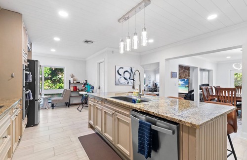 Haverhill House | Discover Serenity of West Palm Beach with Pool & Hot Tub