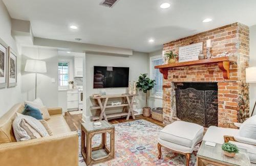 Historic Downtown Savannah Apartment | Relaxing Retreat: Serenity on Jones with Pool & Family Fun