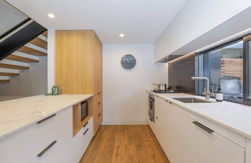 Rotorua House | Experience Serenity on Sophia: Executive Townhouse with Spa