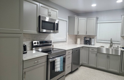Pinellas Park House | Cozy Serenity Palms: Ideal Location Near St. Pete Beaches