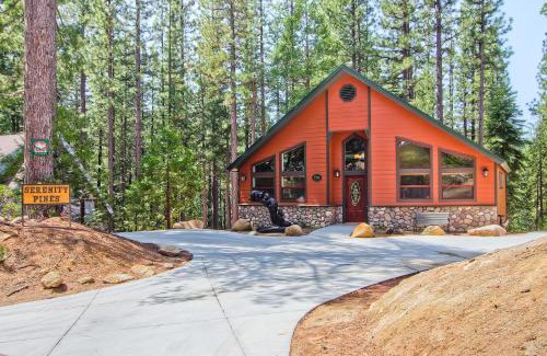 Yosemite West House | Experience Serenity Pines: Family-Friendly Getaway Awaits