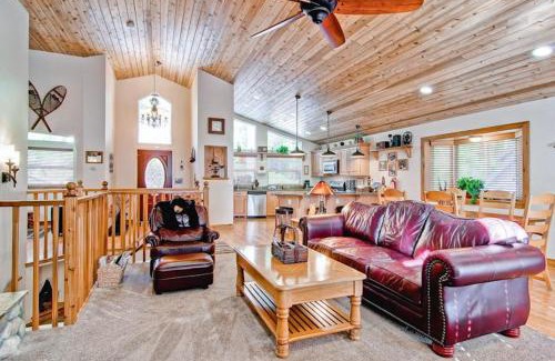 Yosemite West House | Experience Serenity Pines: Family-Friendly Getaway Awaits