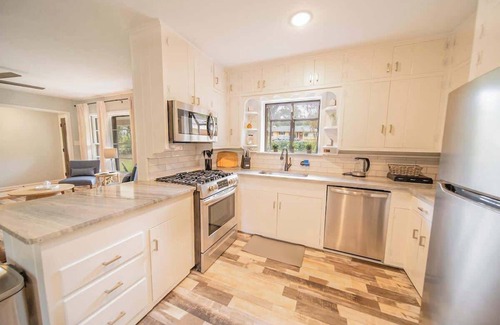 Tyler House | Discover Serenity Place in Midtown: Family-Friendly Retreat