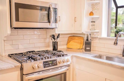 Tyler House | Discover Serenity Place in Midtown: Family-Friendly Retreat