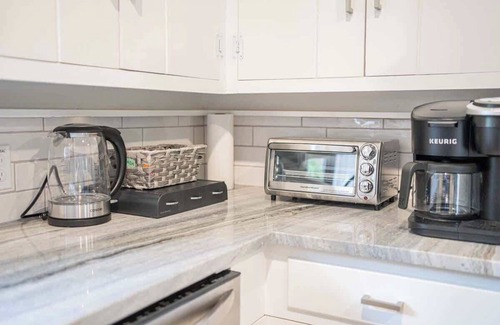 Tyler House | Discover Serenity Place in Midtown: Family-Friendly Retreat