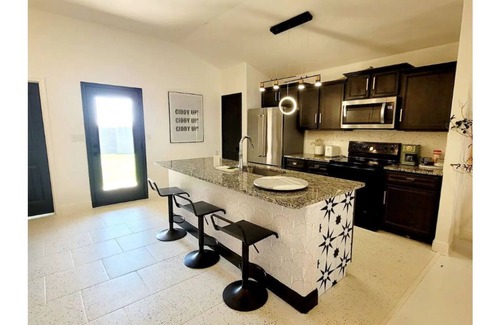 Lubbock House | Unmatched Serenity Resort: Top-Rated Family Retreat in Lubbock
