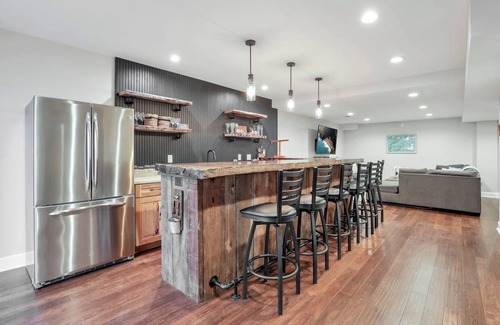 Sugar Grove House | Serenity Retreat| Pickleball/Hot Tub/Sleeps 12+