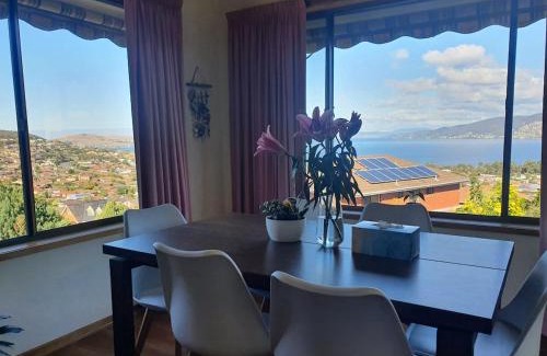 Howrah House | Peaceful Retreat Just 10 Minutes to City and Airport