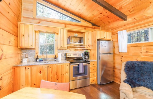 Mill Spring Cabin | Romantic Serenity Ridge Cabin with Hot Tub & Spa Amenities