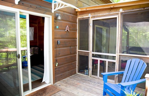 Mill Spring Cabin | Romantic Serenity Ridge Cabin with Hot Tub & Spa Amenities